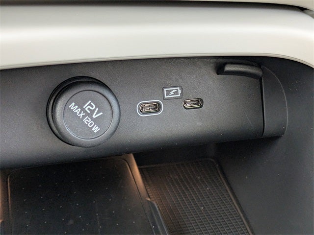 2023 Volvo XC40 B5 Plus Dark Theme