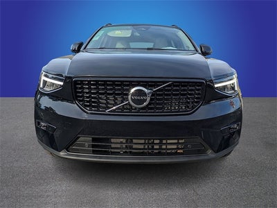 2023 Volvo XC40 B5 Plus Dark Theme