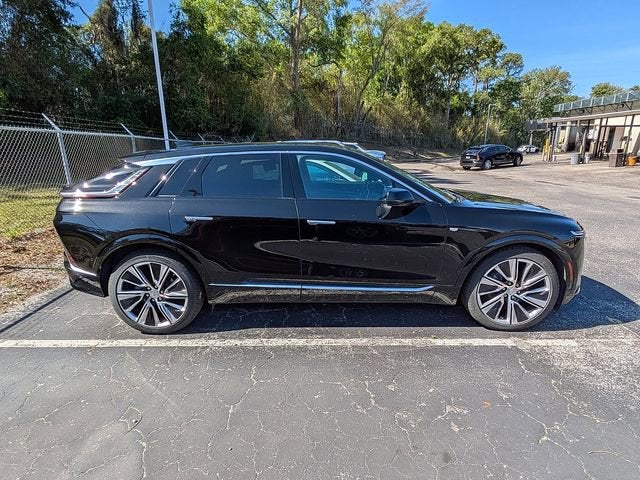 2024 Cadillac LYRIQ Luxury 3