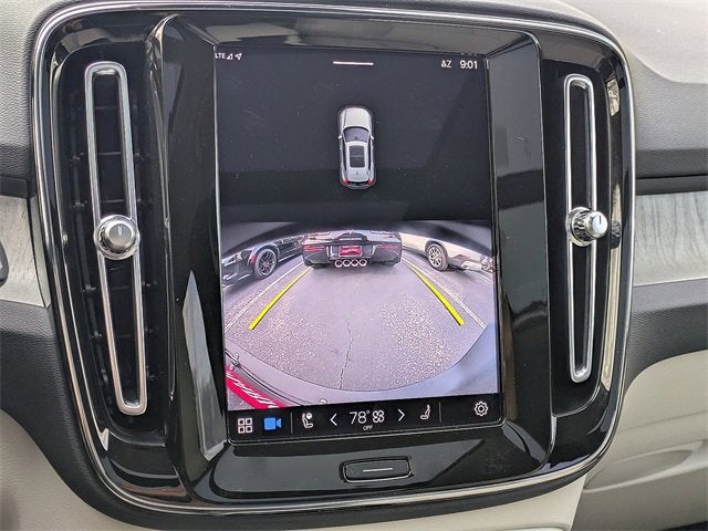 2023 Volvo XC40 Plus Dark Theme