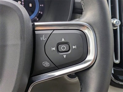 2023 Volvo XC40 Plus Dark Theme