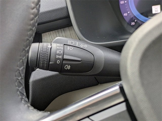 2023 Volvo XC40 Plus Dark Theme