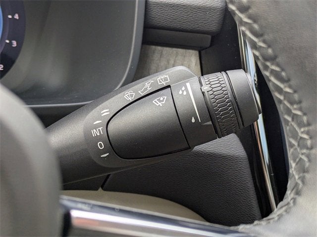 2023 Volvo XC40 Plus Dark Theme