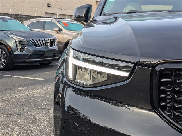 2023 Volvo XC40 Plus Dark Theme