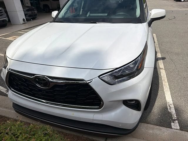 2022 Toyota Highlander Platinum