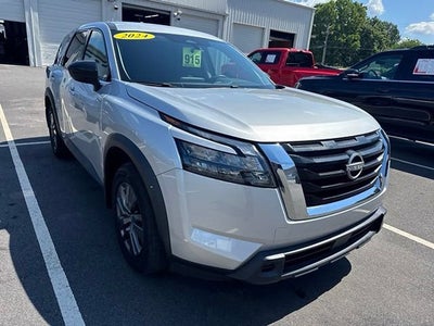 2024 Nissan Pathfinder S FWD