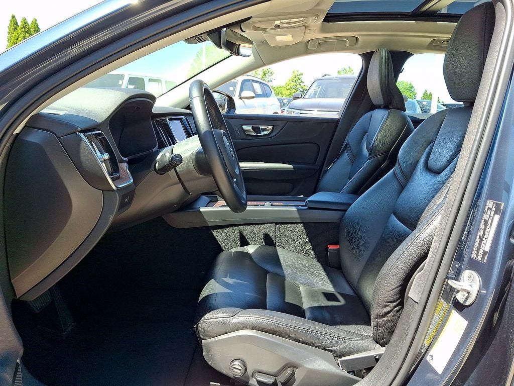 2024 Volvo S60 B5 Plus Dark Theme