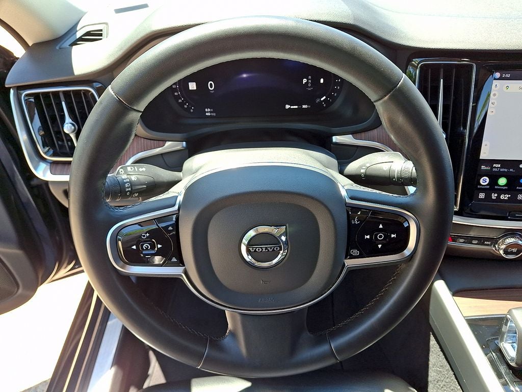 2024 Volvo S60 B5 Plus Dark Theme