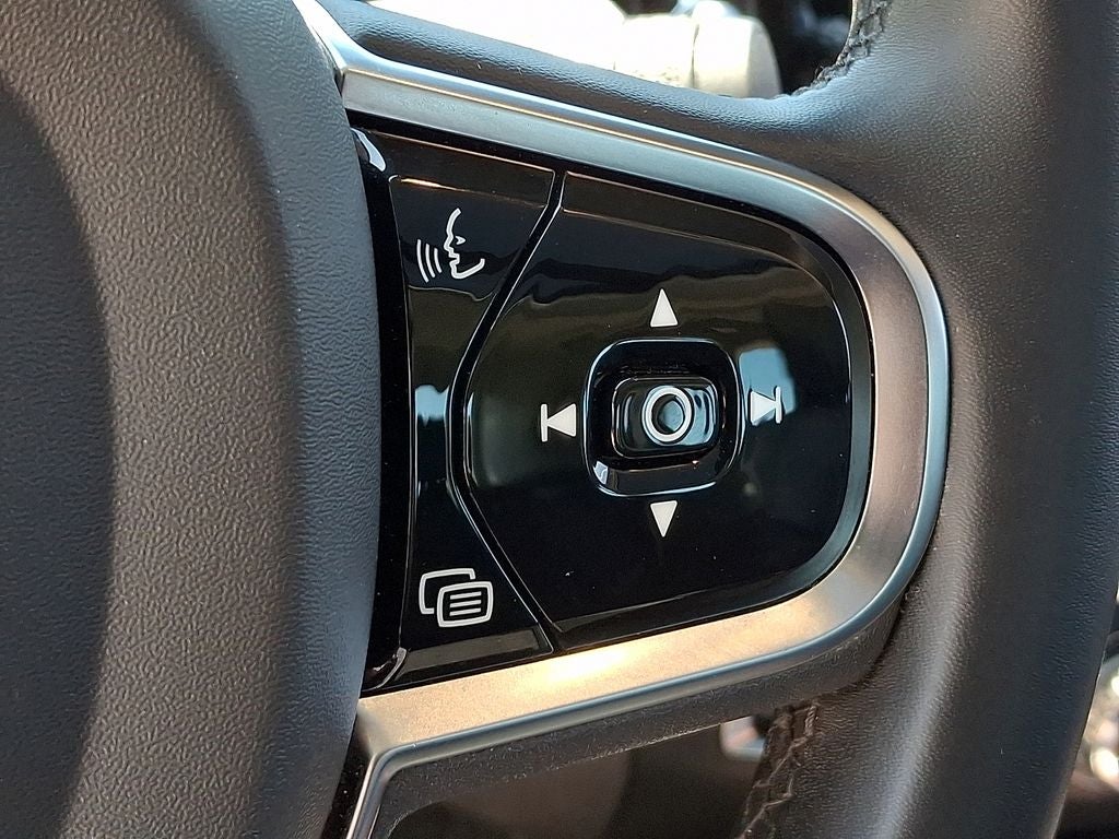 2024 Volvo S60 B5 Plus Dark Theme
