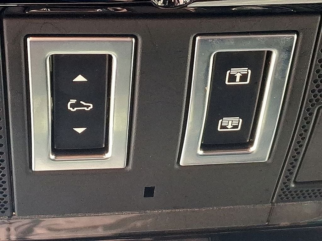 2025 Land Rover Range Rover Velar Dynamic SE