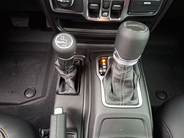 2026 Jeep Gladiator GLADIATOR SAHARA 4X4