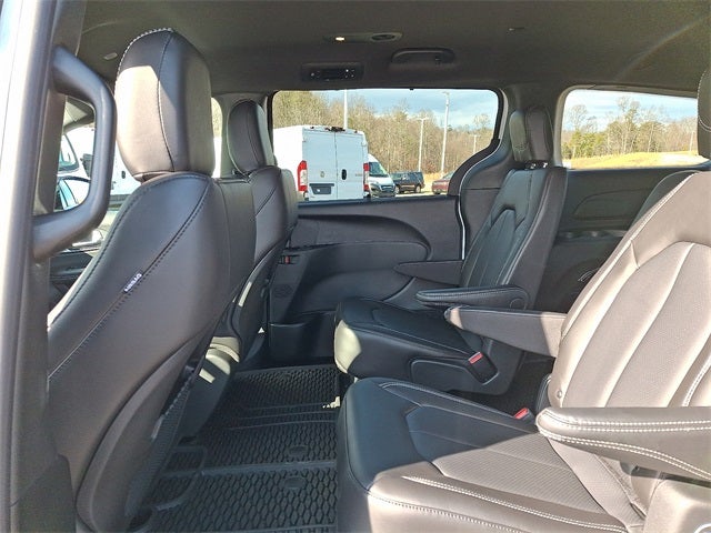 2026 Chrysler Voyager VOYAGER LX