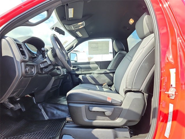 2024 RAM 5500HD RAM 5500 TRADESMAN CHASSIS REGULAR CAB 4X2 84' CA