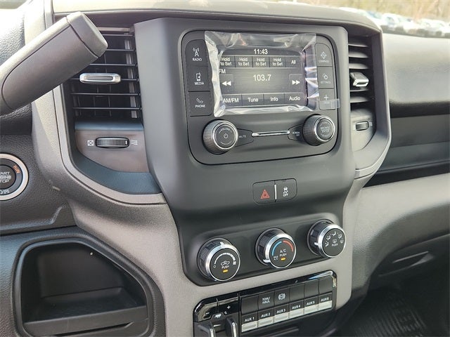 2024 RAM 5500HD RAM 5500 TRADESMAN CHASSIS REGULAR CAB 4X2 84' CA