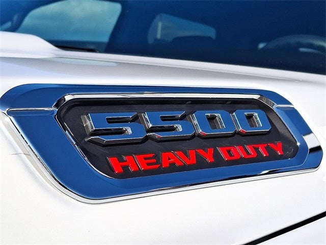 2026 RAM 5500HD RAM 5500 TRADESMAN CHASSIS CREW CAB 4X4 84' CA