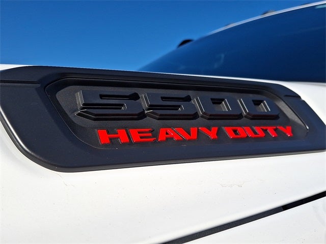 2026 RAM 5500HD RAM 5500 TRADESMAN CHASSIS CREW CAB 4X4 84' CA